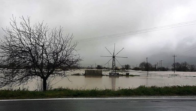 Λίμνη ξανά το Οροπέδιο Λασιθίου