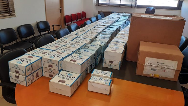 Μάσκες στους δήμους για τους εργαζόμενους στο «Βοήθεια στο Σπίτι»