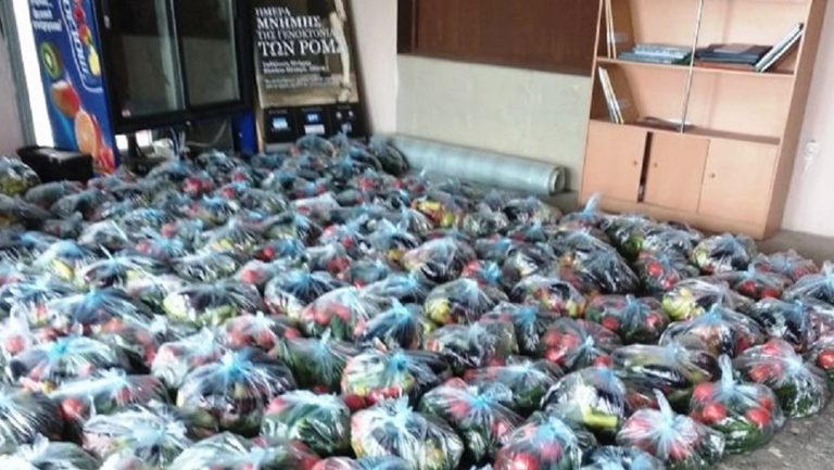 Μοιράστηκαν κηπευτικά στους Ρομά