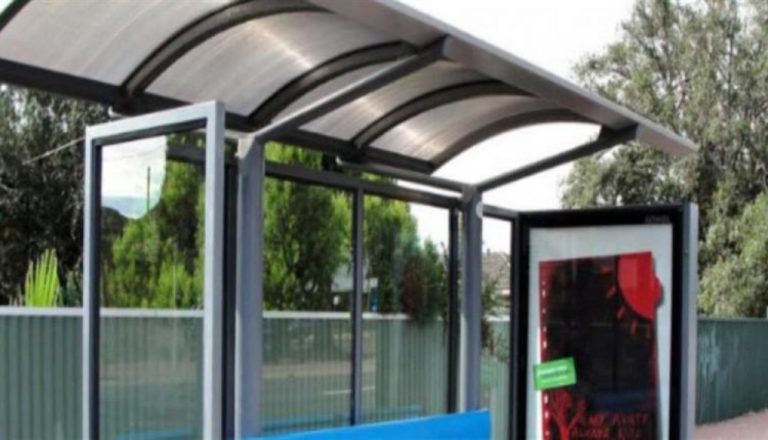 Νέα στέγαστρα στις στάσεις λεωφορείων στις Σέρρες