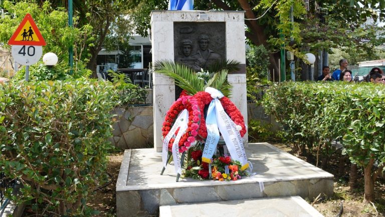 Κατάθεση στεφανιών από την ΑΔΕΔΥ Ηρακλείου