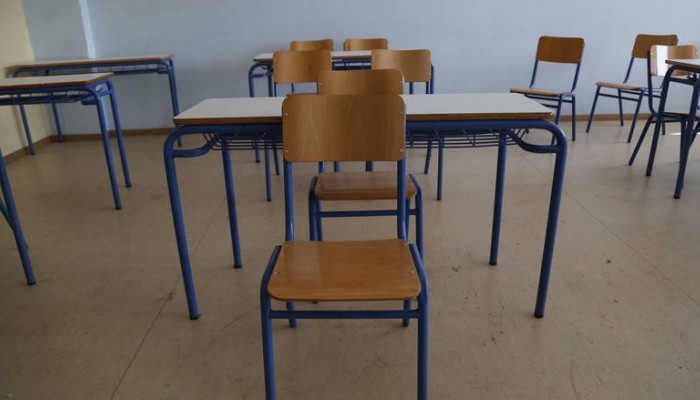 Συμβολική παράσταση διαμαρτυρίας  στα γραφεία της Δευτεροβάθμιας Εκπαίδευσης