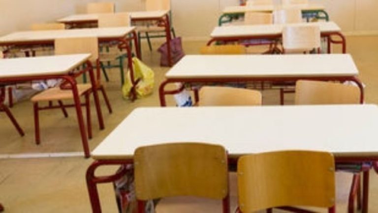 Υπ. Παιδείας: Μειώνονται τα δίδακτρα στα ιδιωτικά σχολεία- Απαγόρευση απολύσεων