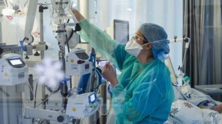Οι “επιστήμονες-ήρωες” στη μάχη κατά του ιού- Η ΕΡΤ στην πρώτη γραμμή της μάχης, στα Νοσοκομεία και στο Ινστιτούτο Παστέρ (video)