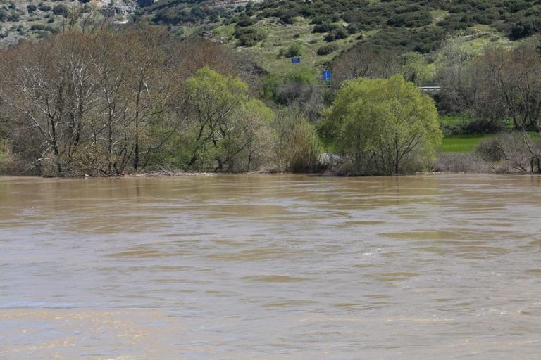 Σε επιφυλακή η Πολιτική Προστασία την Λάρισα για τον Πηνειό