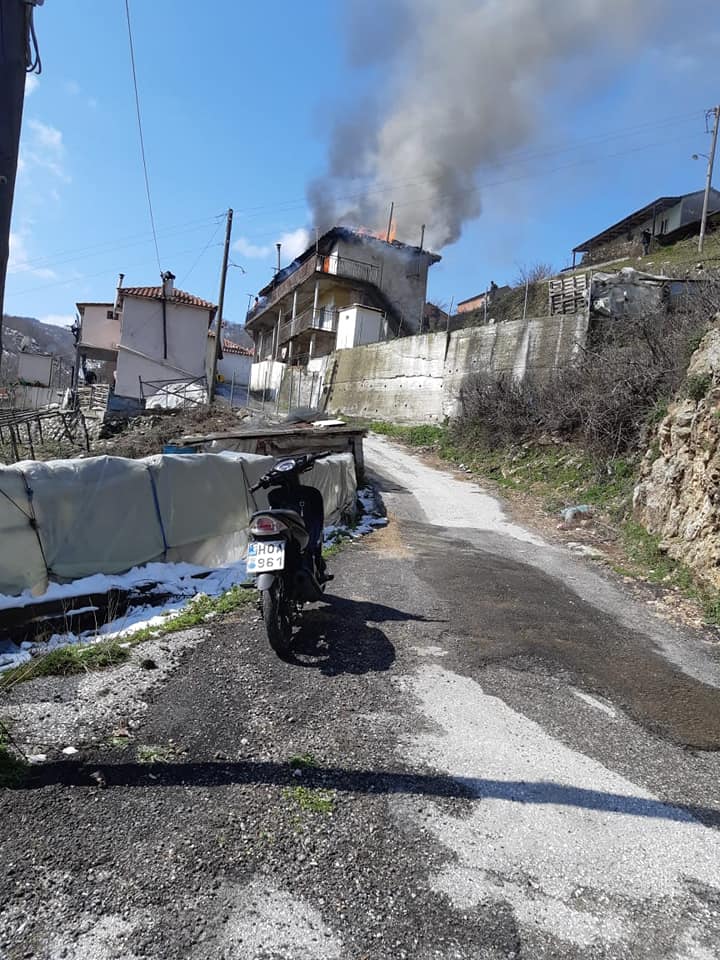 Πυρκαγιά κατέστρεψε το σπίτι πολύτεκνης οικογένειας στις Σάτρες Ξάνθης