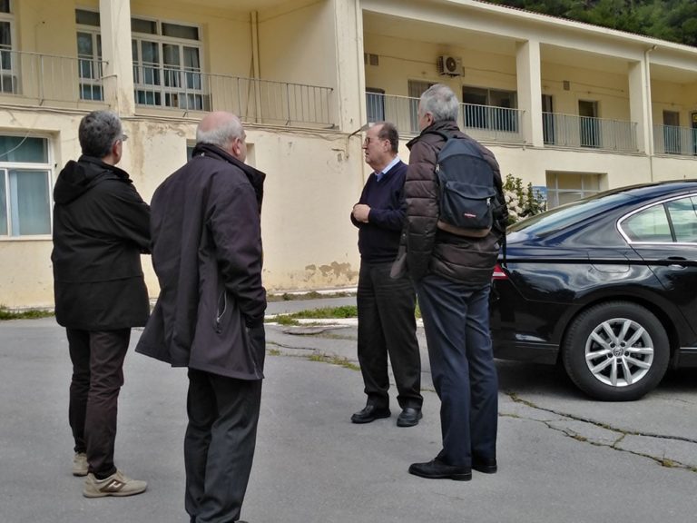 Επίσκεψη Π. Νίκα και πρύτανη στο βανδαλισμένο τέως κτίριο του ψυχιατρείου Τρίπολης