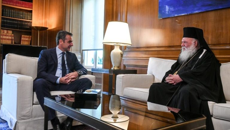 Επικοινωνία του πρωθυπουργού με τον Αρχιεπίσκοπο Ιερώνυμο – Ευχές και ευχαριστίες