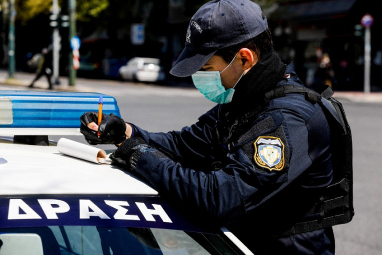 ΕΛΑΣ: Τρεις συλλήψεις και 2.195 παραβάσεις την πρώτη ημέρα εφαρμογής των νέων μέτρων