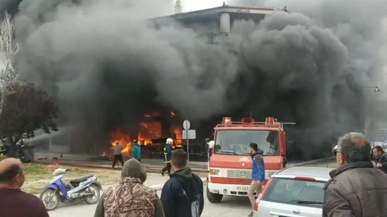 Βάρδα: Πυρκαγιά σε πολυκατάστημα οικιακών ειδών