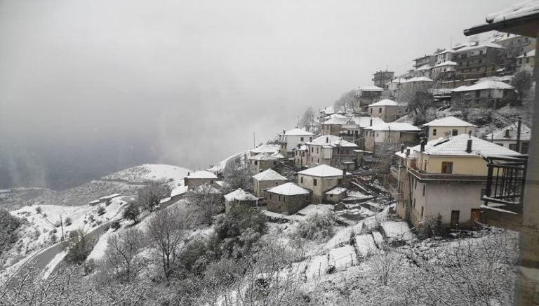 Χιόνια στα ορεινά Λάρισας, Τρικάλων, Καρδίτσας (video)
