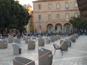 Διαμαρτυρία με άδειες καρέκλες  σε  Άργος-Ναύπλιο