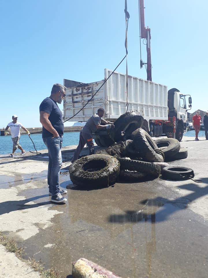 Χανιά: Εθελοντικός καθαρισμός του Ενετικού Λιμανιού – Ο πρόεδρος του Δημοτικού Λιμενικού Ταμείου στην ΕΡΤ Χανίων (audio)