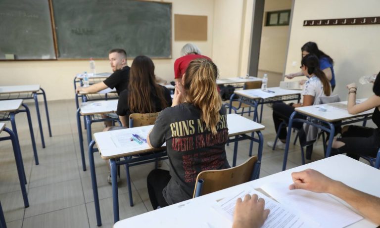Στις τάξεις από τη Δευτέρα και οι μαθητές γυμνασίου και Α’ και Β’ λυκείου