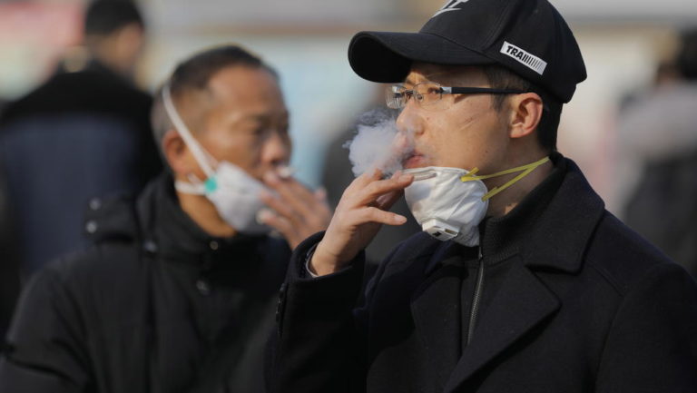 Covid-19: Απειλεί περισσότερο με επιπλοκές καπνιστές και ασθενείς με ΧΑΠ