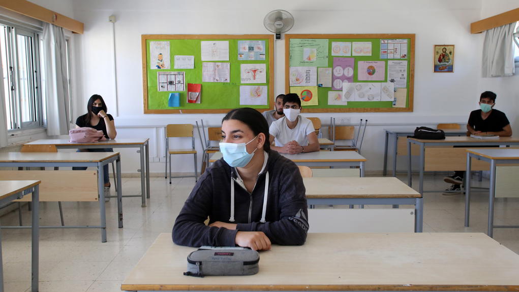 Με πλήρη σύνθεση και μάσκες ανοίγουν τα σχολεία στις 7/9 – Η υπ. Παιδείας στην ΕΡΤ (video)