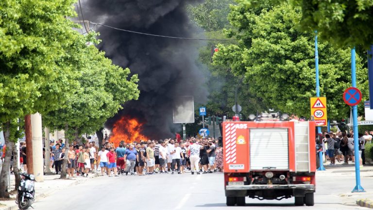 Λάρισα: Επεισόδια από εξαγριωμένους Ρομά-Απαγόρευση κυκλοφορίας τις βραδινές ώρες (video)