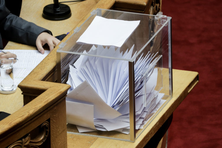 Πυρά ΣΥΡΙΖΑ σε ΝΔ-ΚΙΝΑΛ για παραβίαση της μυστικότητας της ψηφοφορίας-Να κηρυχθεί άκυρη η διαδικασία ζητά η Γεροβασίλη