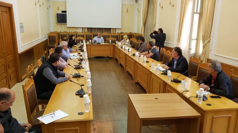 Τα προβλήματα στο κλάδο του επισιτισμού σε σύσκεψη στη Περιφέρεια