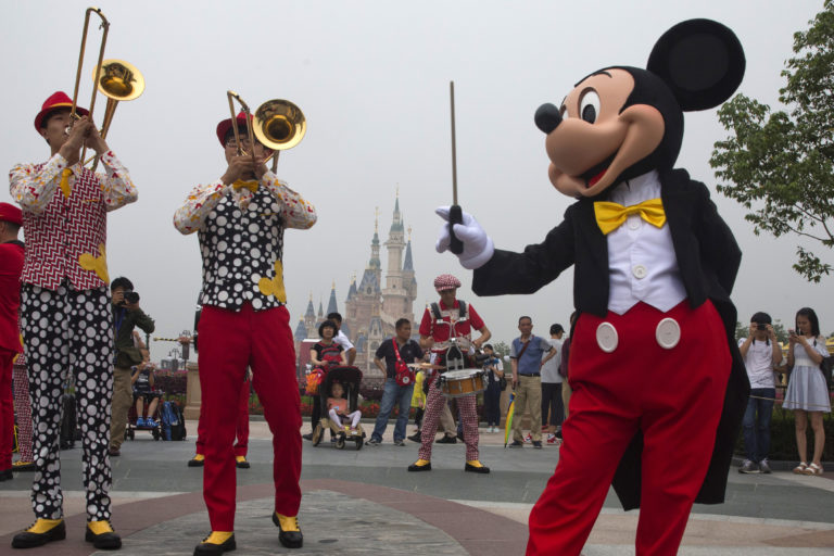 Κίνα: Sold out τα εισιτήρια στη Disneyland για τις πρώτες ημέρες επαναλειτουργίας της