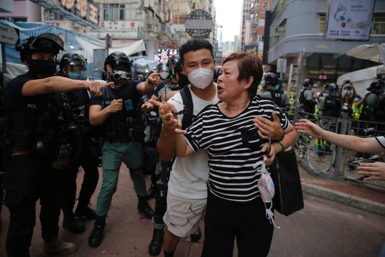 Έκρυθμη η κατάσταση στο Χονγκ Κονγκ – Απελάσεις χιλιάδων Κινέζων φοιτητών φέρεται να σχεδιάζουν οι ΗΠΑ