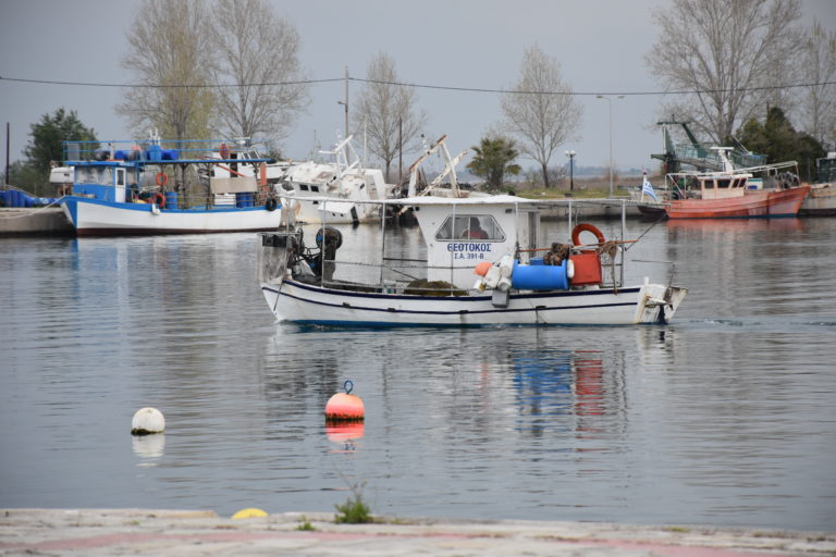 Στήριξη σε 689 αλιείς που επλήγησαν από τον Covid-19