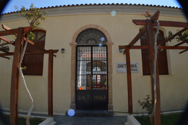 Σύμβαση Επισκευής Ξενώνα Φιλοξενίας ΔΙΚΤΥΝΑ του Δήμου Πλατανιά