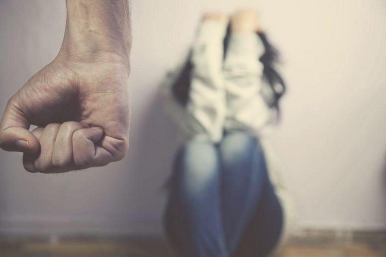 Μ. Χρυσοχοΐδης για ενδοοικογενειακή βία: 5.000 συλλήψεις το πρώτο πεντάμηνο – Πρέπει να βρούμε γρήγορα εναλλακτικές μορφές ποινών