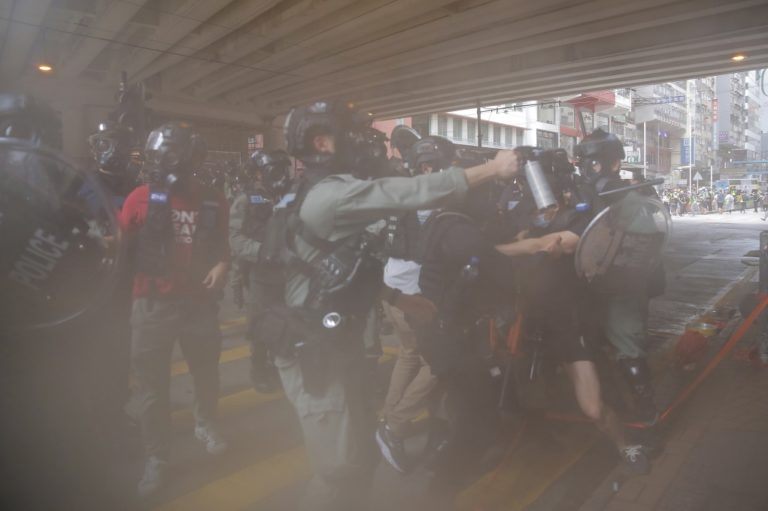 Επέστρεψαν οι ταραχές στο Χονγκ Κoνγκ μετά από ανάπαυλα για τον κορονοϊό