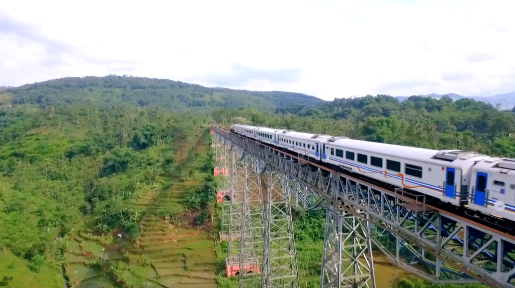 ΕΡΤ3 – «Απίθανα ταξίδια με τρένο» στην Ινδονησία