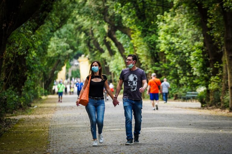 Διάλογος Γερμανίας με τουριστικούς προορισμούς Ε.Ε. – Χαλάρωση μέτρων σε Ισπανία και Ιταλία – Αλλαγή ορισμού Covid-19 στη Βρετανία