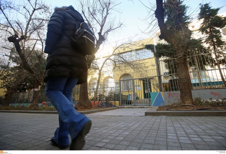 Πυρετώδης προετοιμασία για την επιστροφή στα θρανία-Στάσεις εργασίας αποφάσισε η ΟΛΜΕ (video)