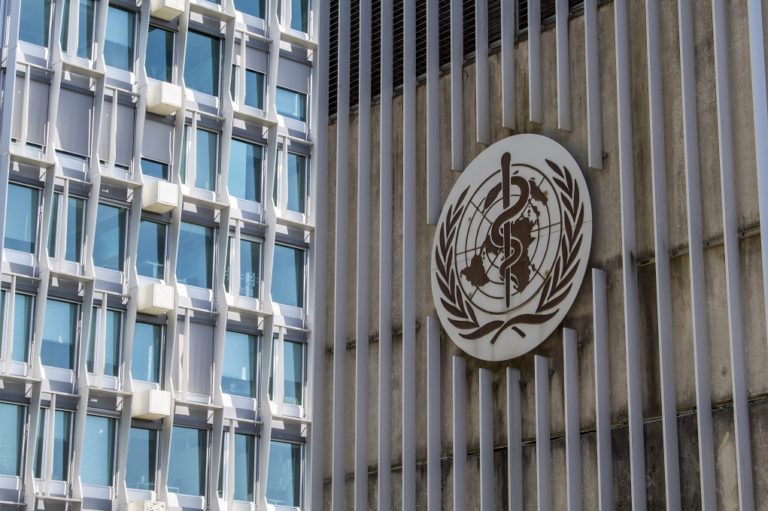 Αναστολή περαιτέρω κλινικής δοκιμής της υδροξυχλοροκίνης – Ανησυχητικές παρενέργειες