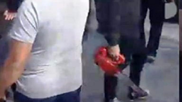 Δικογραφία για τον διαδηλωτή με το αλυσοπρίονο