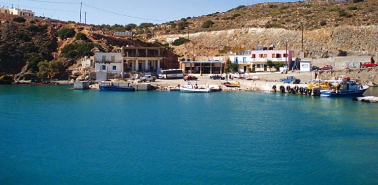 Μεταφορά ασθενoύς από τη Γαύδο με σκάφος του Λιμενικού