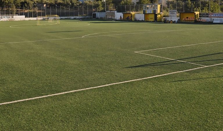 Ξεκινούν οι εργασίες ηλεκτροφωτισμού του Γηπέδου Ατσιποπούλου με την υπογραφή της σύμβασης από τον Δήμαρχο Ρεθύμνης