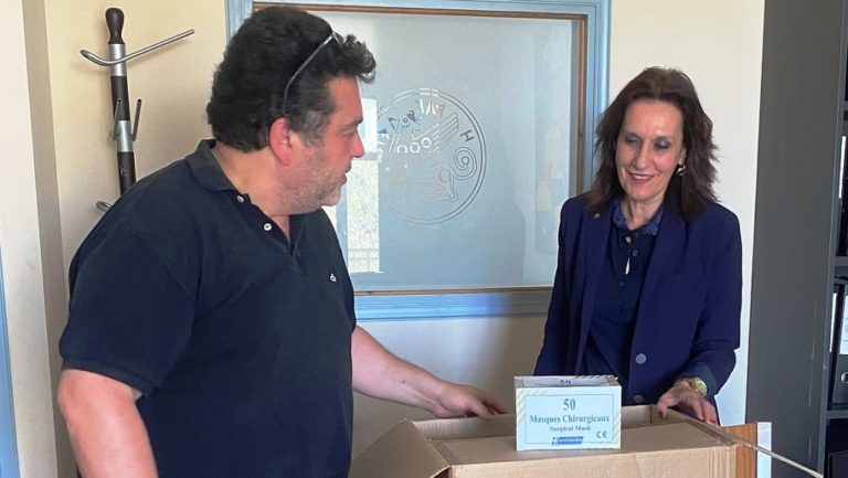 Μάσκες από το Δήμο Ηρακλείου στο ΕΚΑΒ