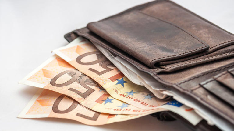 Αυξάνεται από την 1η Απριλίου ο κατώτατος μισθός – Ποια επιδόματα και παροχές συμπαρασύρει