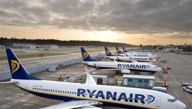 Ryanair: Μεγάλη άνοδος των κρατήσεων Βρετανών για διακοπές στην Ελλάδα