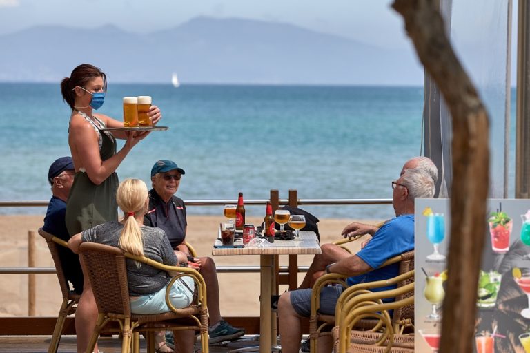 Ισπανία- Άρση μέτρων: Στη “φάση 2” από Δευτέρα το 70% της χώρας – Παραμένει στη “φάση 1” Μαδρίτη και Βαρκελώνη