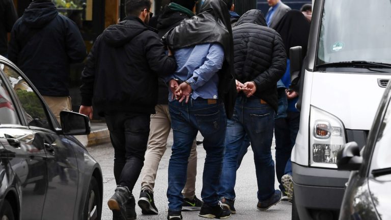 Τους έπιασαν την ώρα της κλοπής