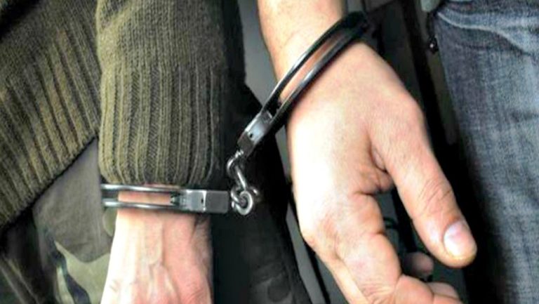 Κυκλοφορούσαν με κλεμμένο αυτοκίνητο και ναρκωτικά χάπια