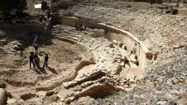 Η Περιφέρεια χρηματοδοτεί την ανασκαφή του Ρωμαϊκού Θεάτρου Γόρτυνας