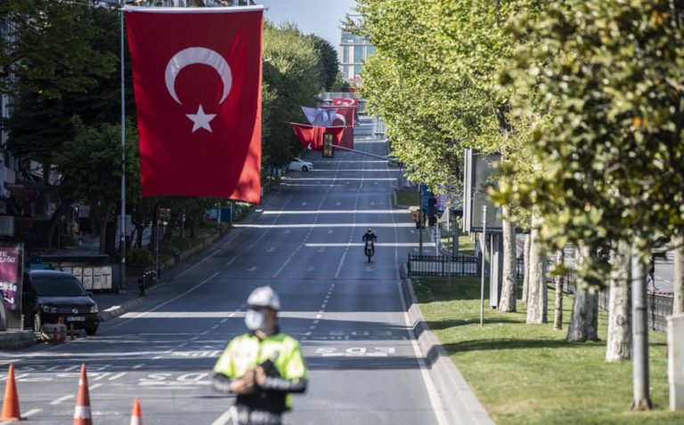 Μερική επιστροφή στην κανονικότητα στην Τουρκία-Υποχρεωτική η μάσκα για όλους