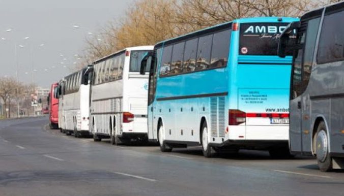 Πάτρα:Πορεία προς την Περιφέρεια πραγματοποποίησαν οι ιδιοκτήτες τουριστικών λεωφορείων