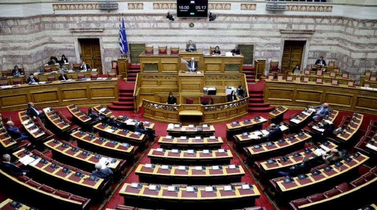 Πολιτική αντιπαράθεση για τα επεισόδια  κατά του ν/σ για τις διαδηλώσεις (video)