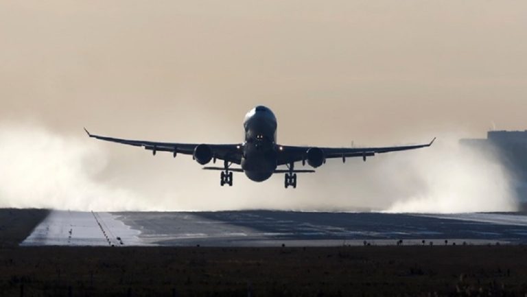 Με ειδική πτήση την Τρίτη φτάνει η πρώτη μεγάλη παρτίδα με τις 83.850 δόσεις του εμβολίου