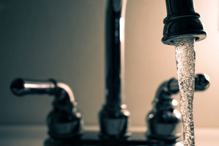 Πόσο ασφαλές είναι το πόσιμο νερό την περίοδο της πανδημίας;