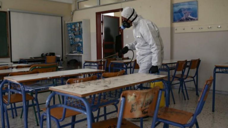 Δήμος Β. Κέρκυρας: Απολύμανση και εφοδιασμός των σχολείων με υγειονομικά μέσα