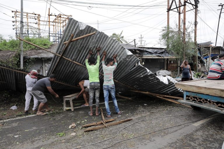 Κυκλώνας Αμφάν: Καταστροφικό το πέρασμα από Ινδία, Μπαγκλαντές